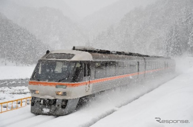 11月21日から富山までの運行が再開される高山本線の特急『(ワイドビュー)ひだ』。同時にグリーン車のみで提供していた車内Wi-Fiが普通車にも拡大される。