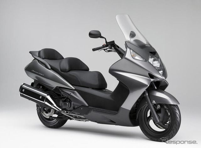 ホンダ シルバーウイング400 カラーリングを変更