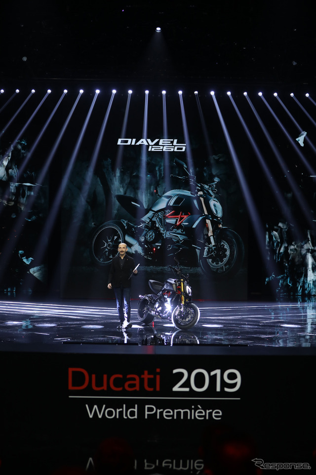 ドゥカティ・ディアベル1260新型とクラウディオ・ドメニカーリCEO（EICMA 2018）