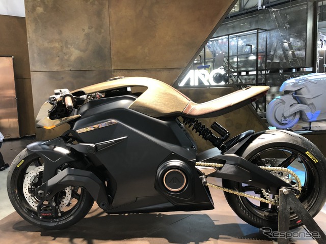 アーク・ベクター（EICMA 2018）