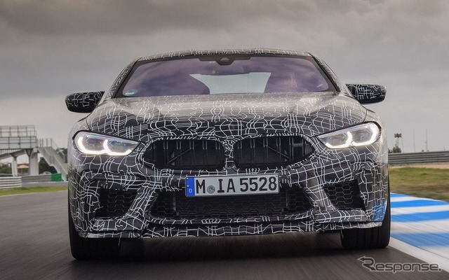 BMW M8 クーペ 新型のプロトタイプ