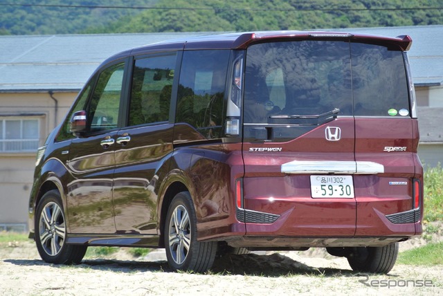 ステップワゴン スパーダ ハイブリッドG・EX ホンダセンシング。鳥取砂丘付近にて。