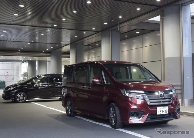 ステップワゴン スパーダ ハイブリッドG・EX ホンダセンシング。ホンダ青山本社を出発の図。