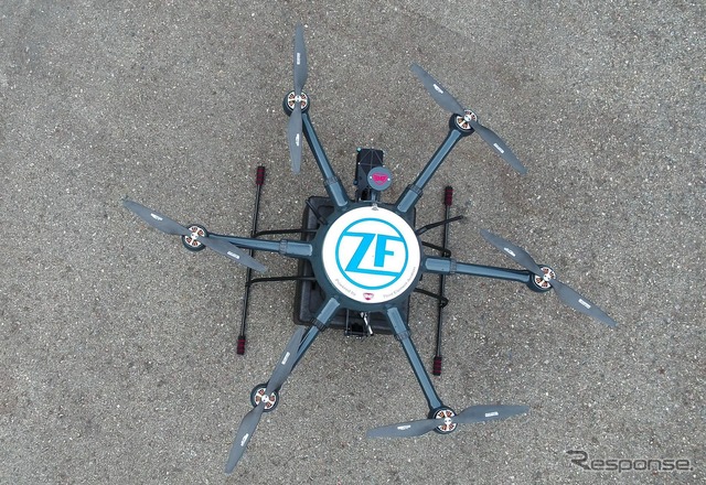 ZFが工場内の部品輸送に使用するドローン