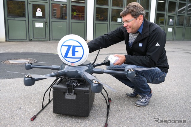 ZFが工場内の部品輸送に使用するドローン