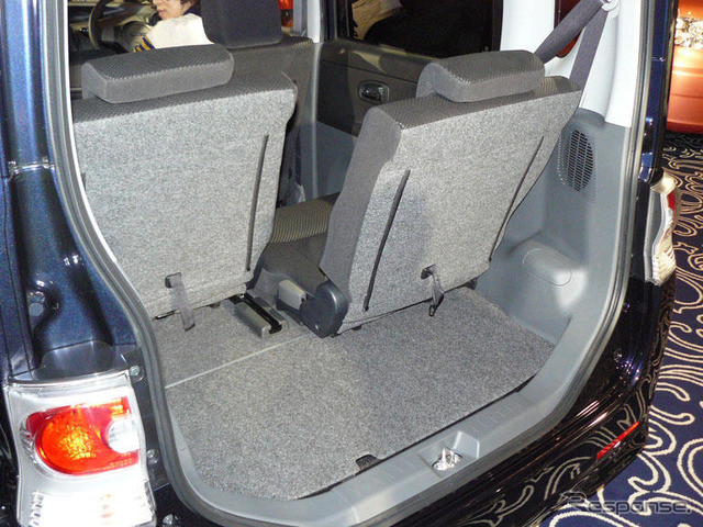 【ダイハツ タント 新型発表】衝撃！　180cm＋・90kg＋の記者でも余裕の後席