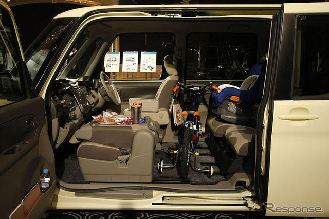 【ダイハツ タント 新型発表】衝撃！　180cm＋・90kg＋の記者でも余裕の後席