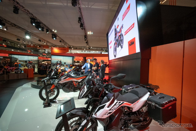 KTM 790アドベンチャーRと790アドベンチャー（EICMA 2018)