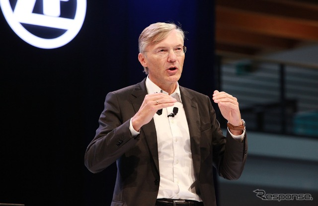 ZFデジタルコンベンションに登壇したZFのウォルフ＝ヘニング・シャイダーCEO