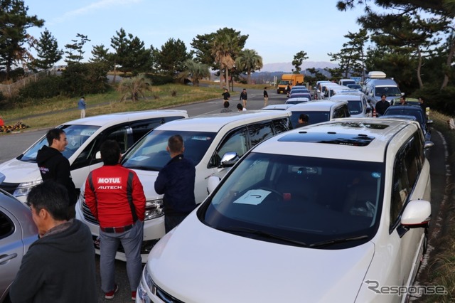 開場まで時間にもすでにオーテック車オーナー同士の交流が始まっていた。