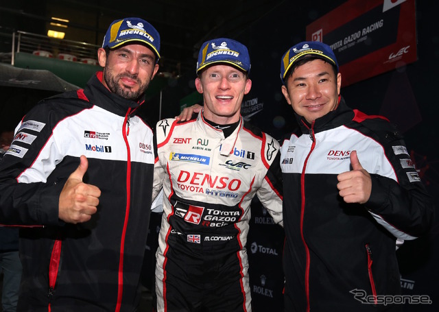 優勝クルー、#7 トヨタの（左から）ロペス、コンウェイ、可夢偉。