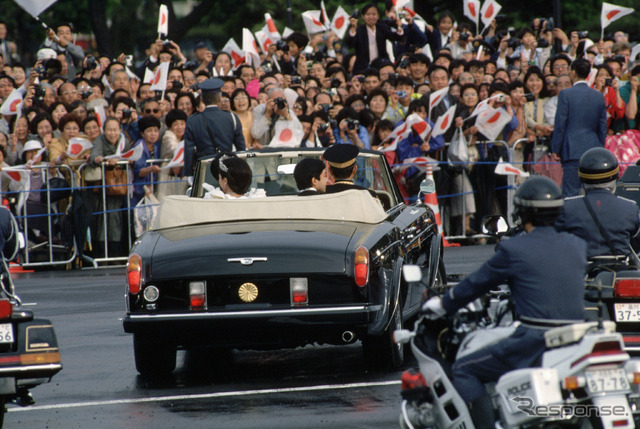 1993年、現皇太子ご夫妻成婚パレード　(c) Getty Images
