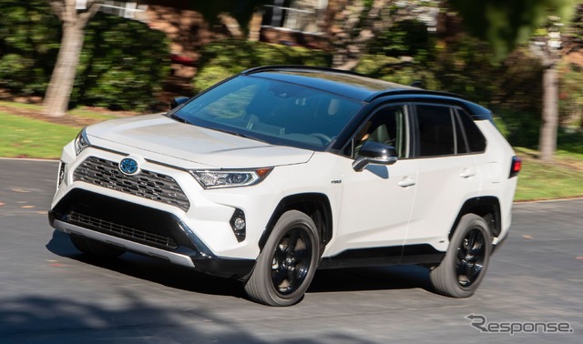 トヨタRAV4ハイブリッド新型のXSE