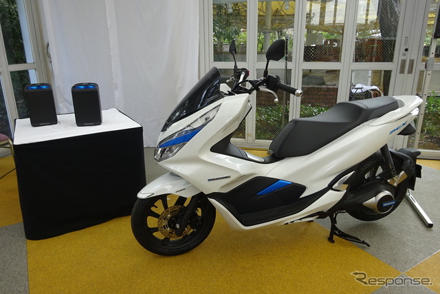 ホンダ　PCX ELECTRICとモバイルパワーパック