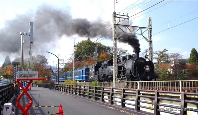 鬼怒川橋りょう付近で行なわれた試験風景。