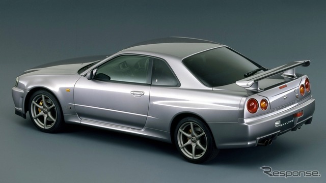 R34スカイラインGT-R