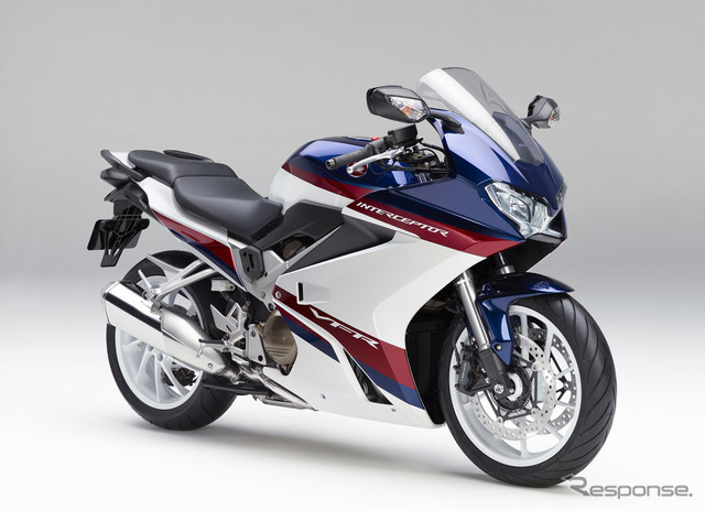 ホンダ VFR800F（パールグレアホワイト）