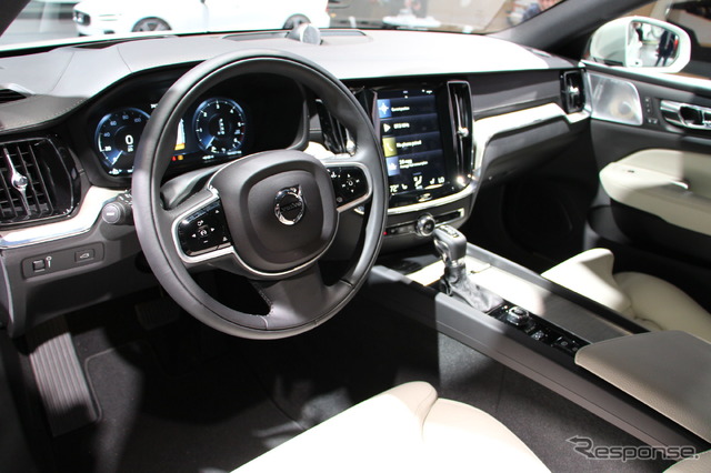 ボルボ V60 クロスカントリー(ロサンゼルスモーターショー2018)