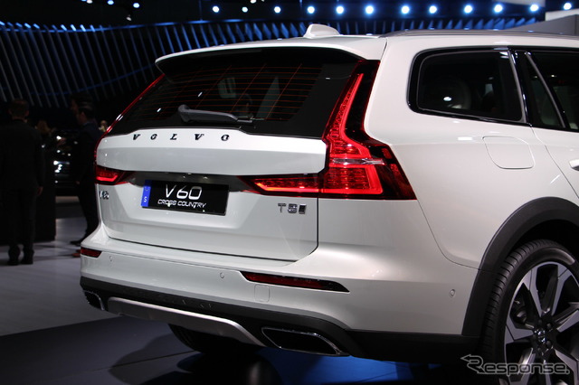 ボルボ V60 クロスカントリー(ロサンゼルスモーターショー2018)
