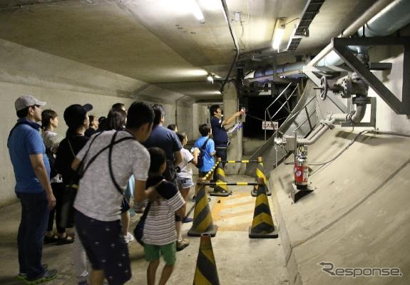 海底トンネル内の緊急避難通路