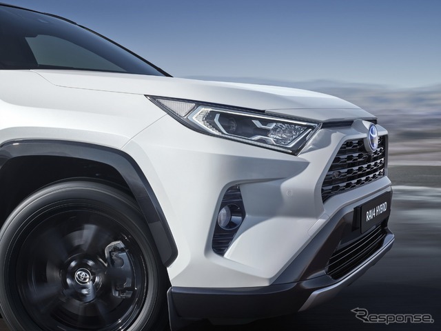 トヨタRAV4ハイブリッド新型（欧州仕様）