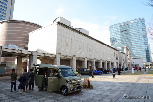 横浜美術館での展示風景