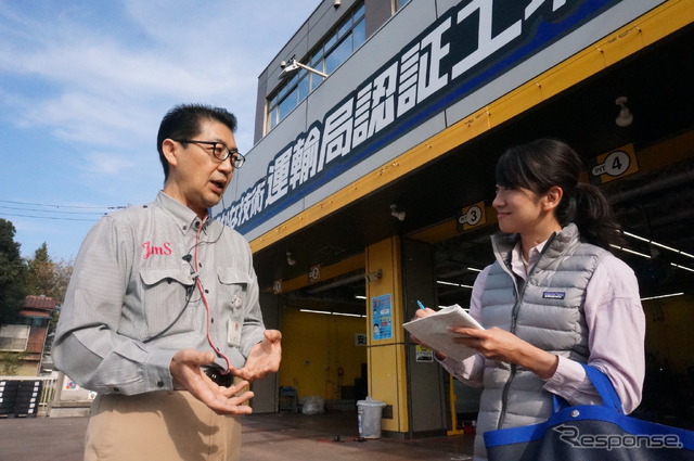 シティSUVにグッドイヤーからベストな回答！Assurance WeatherReady（左）ジェームス光が丘店 岩井店長 （右）藤島知子