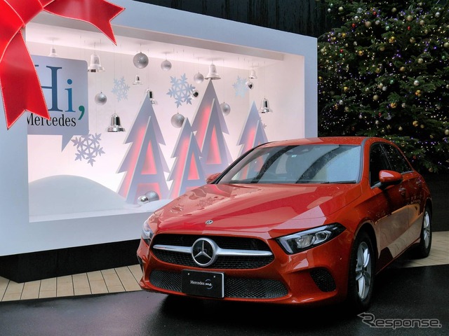 Mercedes me Tokyo はクリスマス仕様のディスプレイに模様替え