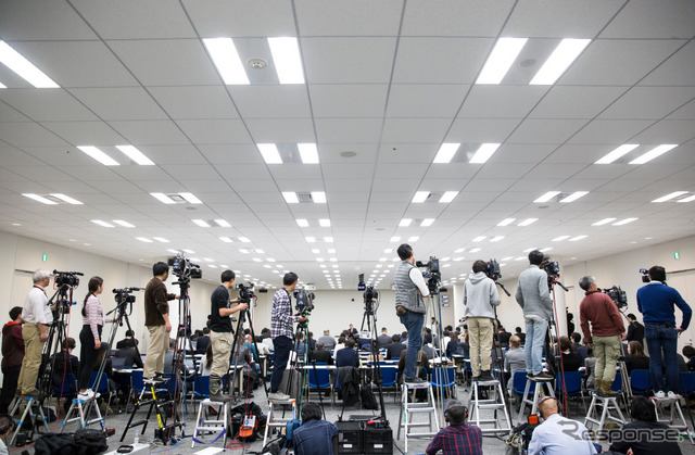 日産の記者会見（12月17日）　(c) Getty Images