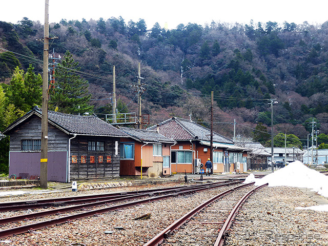 「敦賀港オフレールステーション」としてトラックコンテナ輸送の拠点に転換された後の敦賀港駅。