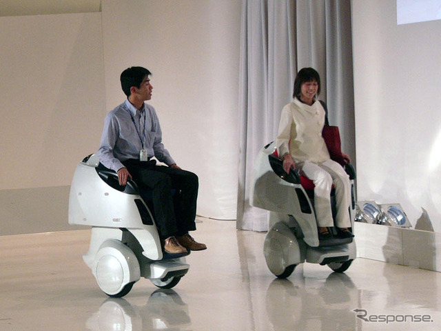 【トヨタ パートナーロボット 第2世代】1名乗車型2輪ロボット、08年に実証実験