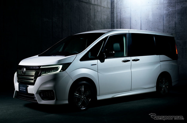 ホンダ ステップワゴン スパーダ ハイブリッドG・EX ホンダセンシング 特別仕様車ブラックスタイル(プラチナホワイト・パール)