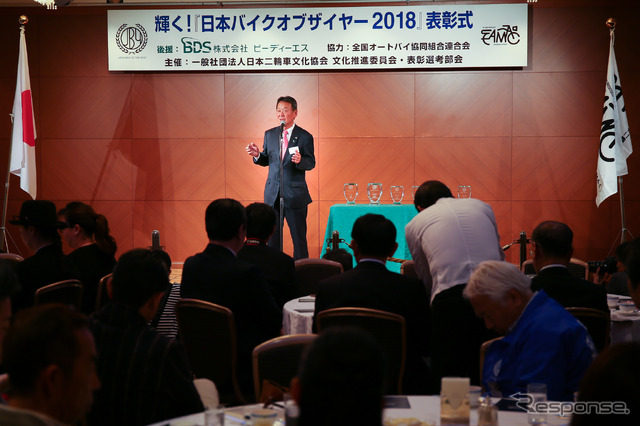 日本二輪文化協会・理事で会長の吉田純一氏。「欧米のようなバイク文化を日本で確立していきたい」と挨拶した。