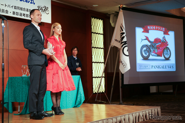 外国車クラス賞はドゥカティPanigale V4Sが選出され、ドゥカティジャパン社長のマッツ・リンドストレーム氏が受領した。リンドストレーム氏は日本語で「自分は3歳の頃からバイクに興味があったが、その頃といまではさまざまな性能が進化した。その中でノミネーションとアォードを授賞できて本当にうれしい」と挨拶した。