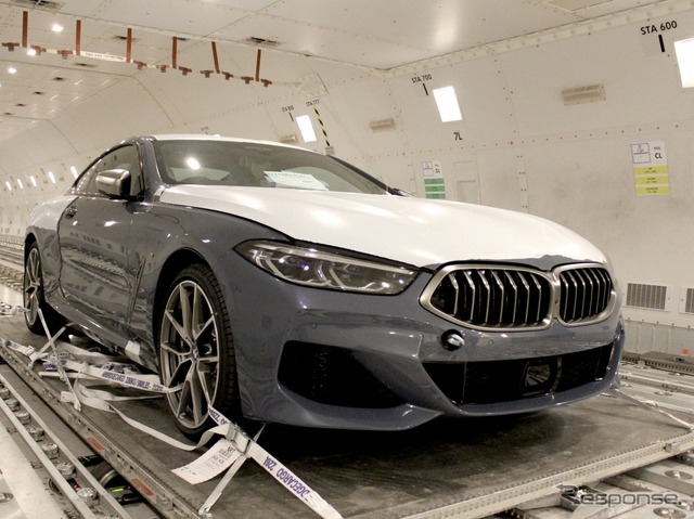 BMW 8シリーズクーペが成田空港に到着