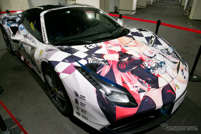 『アズールレーン』のフェラーリ 488スパイダー痛車、展示中…秋葉原