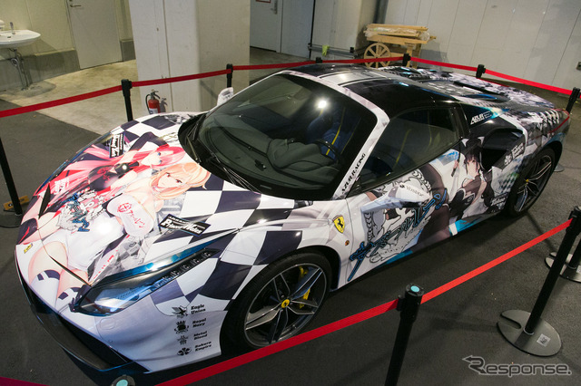 『アズールレーン』のフェラーリ 488スパイダー痛車、展示中…秋葉原