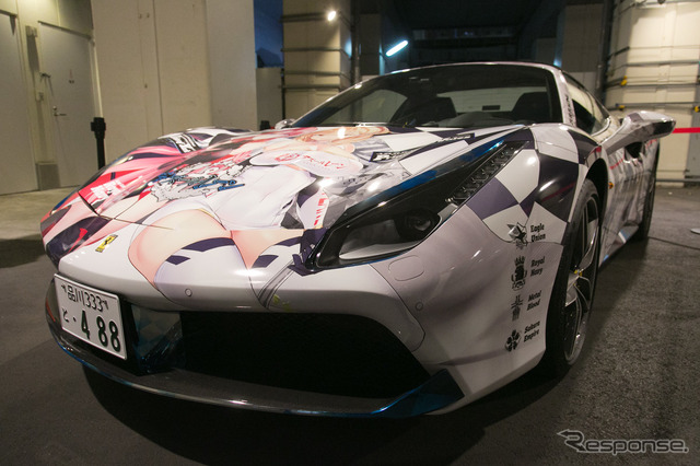 『アズールレーン』のフェラーリ 488スパイダー痛車、展示中…秋葉原