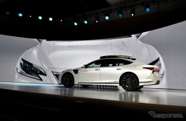 トヨタの新型自動運転実験車TRI-P4。レクサスLSがベース (c) Getty Images