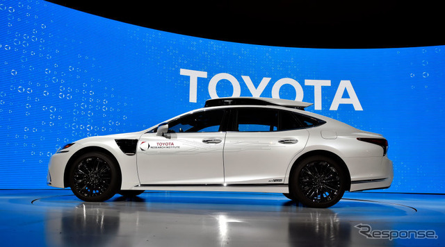 トヨタの新型自動運転実験車TRI-P4。レクサスLSがベース (c) Getty Images