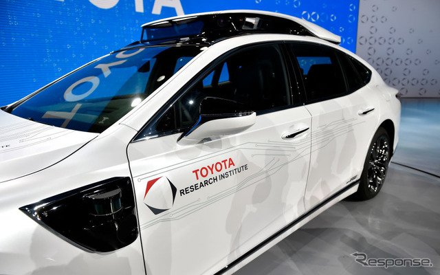 トヨタの新型自動運転実験車TRI-P4。レクサスLSがベース (c) Getty Images