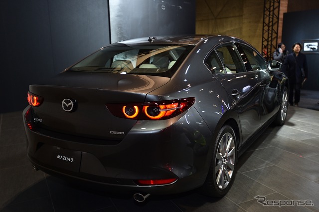 マツダ 3 セダン 新型(東京オートサロン2019)