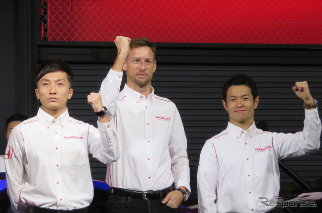 トレードのかたちになった野尻(左)と山本(右)。中央はGT500での山本の僚友・バトン。