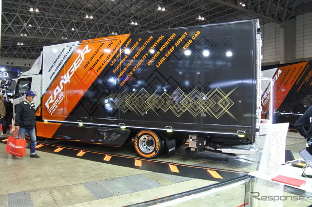 日野自動車ブース（東京オートサロン2019）