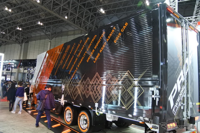 日野自動車ブース(東京オートサロン2019)
