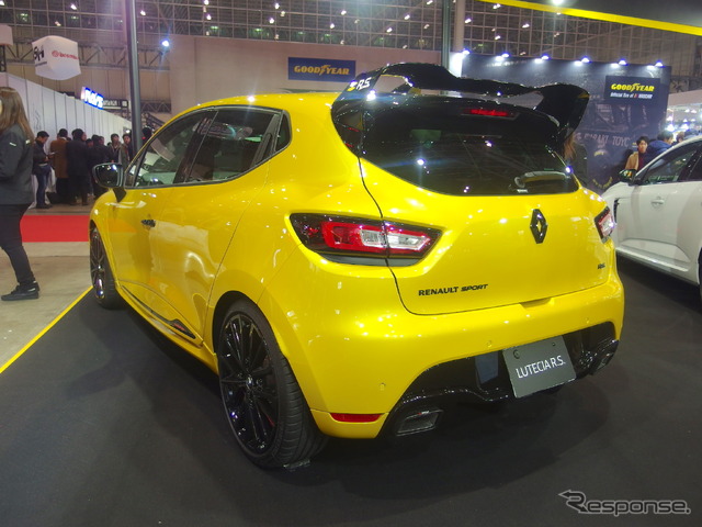 ルノー・ルーテシアRSトロフィー・アクラポヴィッチ(東京オートサロン2019)