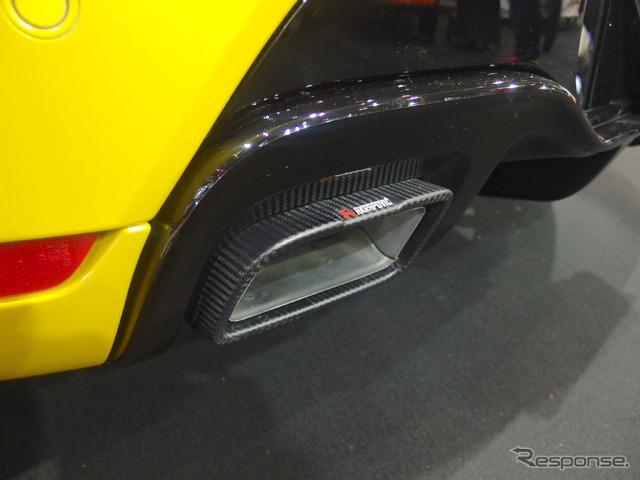 ルノー・ルーテシアRSトロフィー・アクラポヴィッチ(東京オートサロン2019)