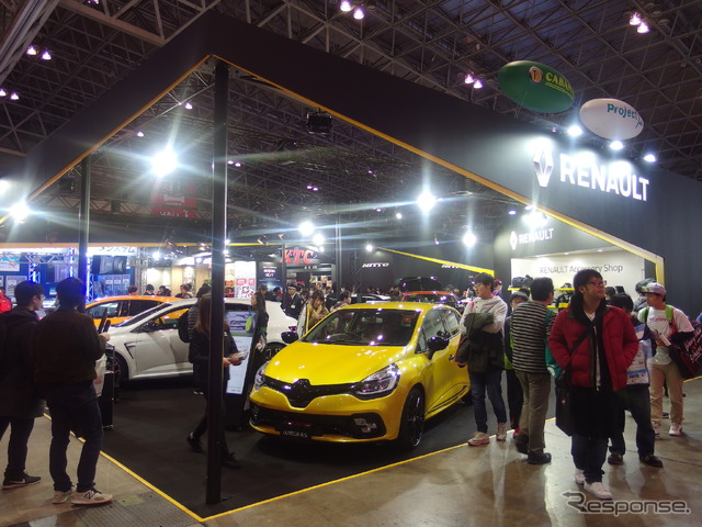 ルノー・ルーテシアRSトロフィー・アクラポヴィッチ(東京オートサロン2019)