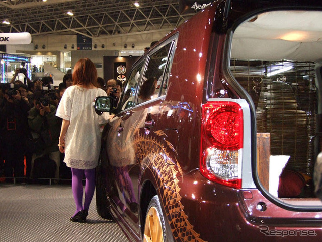 【東京オートサロン08】トヨタ ルミオン“イワマユ”号