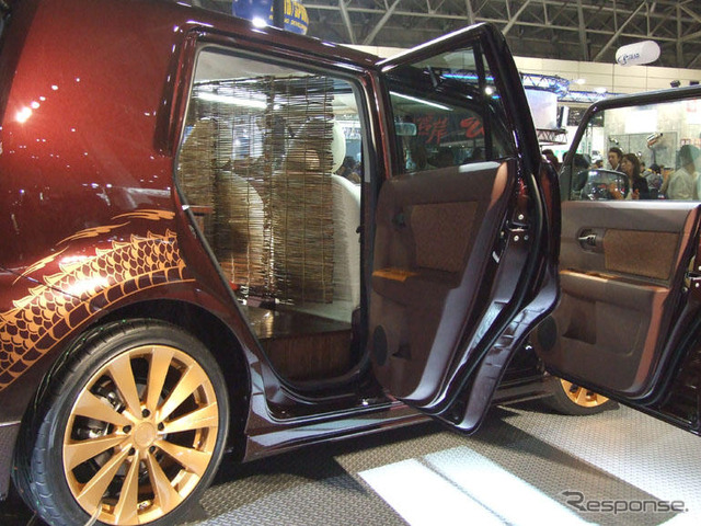 【東京オートサロン08】トヨタ ルミオン“イワマユ”号